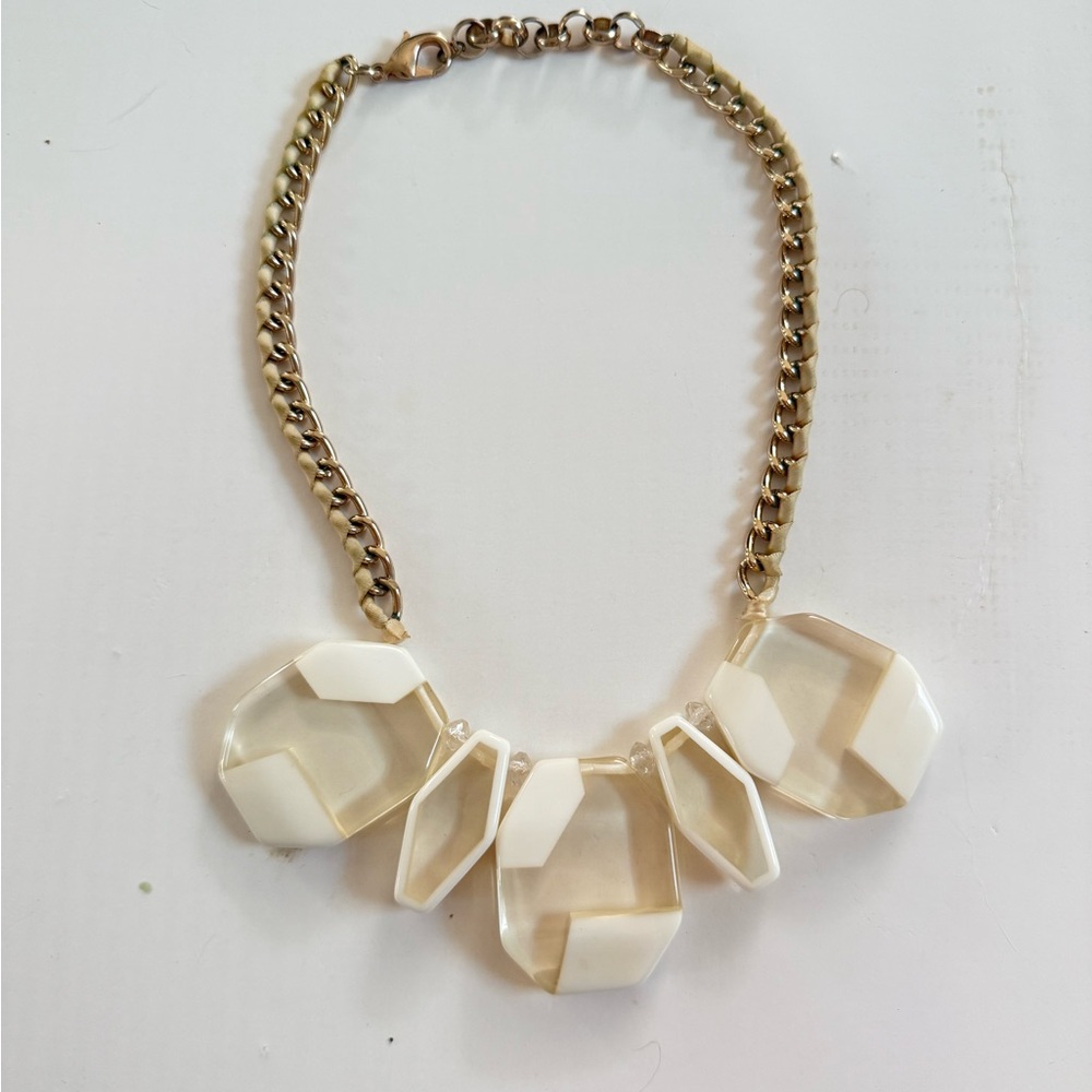 Elegant Gold and Cream Necklace